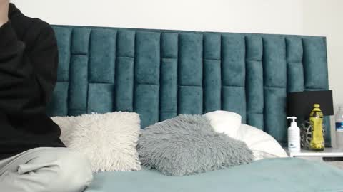 Emma online show from November 3, 2025, 8:10 pm