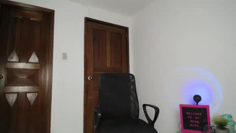 Emma Glow online show from November 29, 2025, 12:02 am