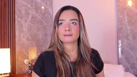 Snapshot of emma_hunter_ chatting on September 26, 2025, 3:43 am Emma online show from September 26, 2025, 3:43 am
