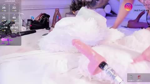 Snapshot of emma_kell chatting on March 8, 2025, 1:06 am Emma online show from March 8, 2025, 1:06 am