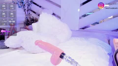 Snapshot of emma_kell chatting on March 9, 2025, 4:05 am Emma online show from March 9, 2025, 4:05 am