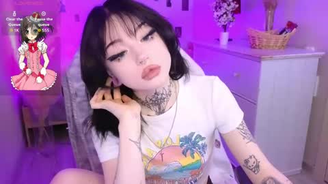 Snapshot of emma_kirks chatting on June 5, 2026, 12:33 pm emma_kirks online show from June 5, 2026, 12:33 pm
