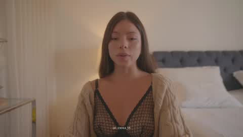 emma_lu1 online show from November 11, 2025, 5:02 pm