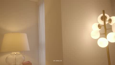 emma_lu1 online show from December 16, 2025, 9:53 pm