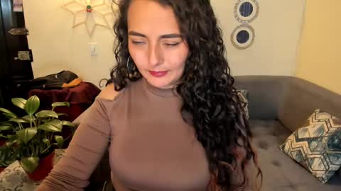 Snapshot of emma_luxy chatting on February 18, 2025, 4:37 am  emma luxy online show from February 18, 2025, 4:37 am