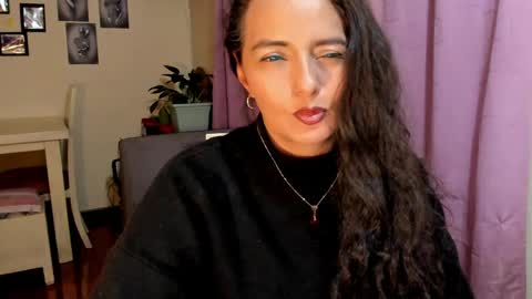 Snapshot of emma_luxy chatting on April 2, 2026, 5:05 am emma luxy online show from April 2, 2026, 5:05 am