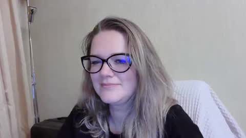 emma_misty_ online show from September 23, 2025, 4:32 pm