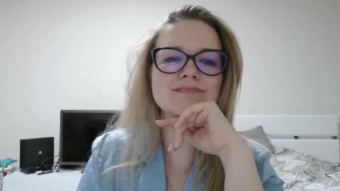 emma_misty_ online show from February 18, 2026, 7:43 pm
