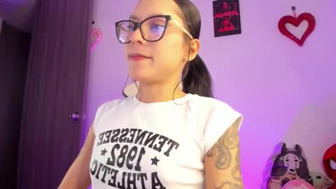 Snapshot of emma_rinaldi_ chatting on February 25, 2026, 12:42 am Emma online show from February 25, 2026, 12:42 am