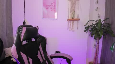 Snapshot of emma_rinaldi_ chatting on June 17, 2026, 4:41 pm Emma online show from June 17, 2026, 4:41 pm