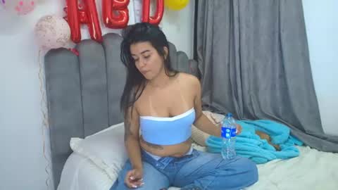 emma_saenz01 online show from June 15, 2026, 5:42 am