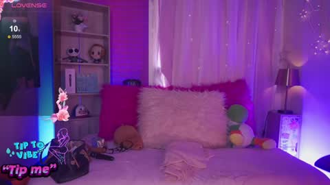 EMMA  online show from February 1, 2025, 7:02 pm