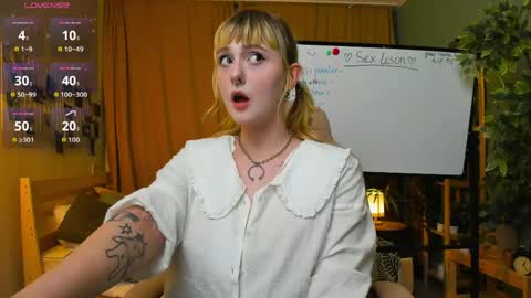 Snapshot of emma_thomps chatting on May 7, 2026, 2:22 pm Rose online show from May 7, 2026, 2:22 pm