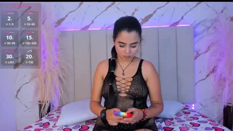 emma_whitee_ online show from October 2, 2025, 7:10 pm