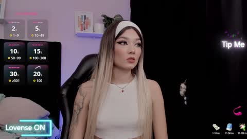 Emma  online show from November 8, 2025, 3:29 am