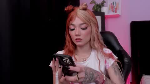 Snapshot of emmabridgerton chatting on January 15, 2026, 12:04 am Emma online show from January 15, 2026, 12:04 am