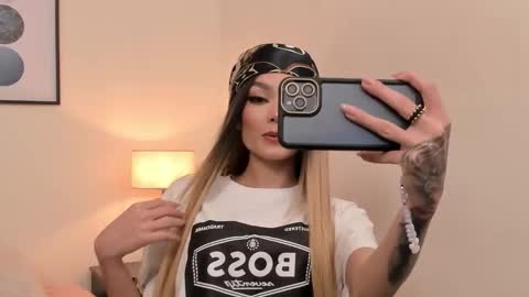 Snapshot of emmabridgerton chatting on February 11, 2026, 10:26 pm Emma online show from February 11, 2026, 10:26 pm