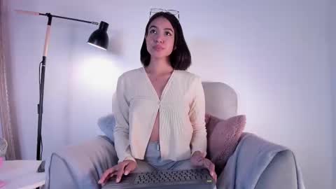 Snapshot of emmacoel chatting on December 3, 2024, 3:09 am Emma Coel online show from December 3, 2024, 3:09 am