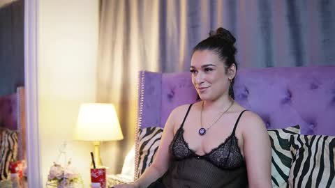  Emma  online show from December 17, 2025, 9:10 pm