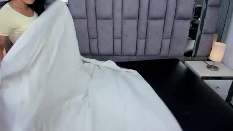 EMMA HILL online show from April 17, 2026, 11:13 am