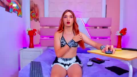 Snapshot of emmahiltton chatting on June 16, 2026, 8:44 pm Emma Hilton online show from June 16, 2026, 8:44 pm