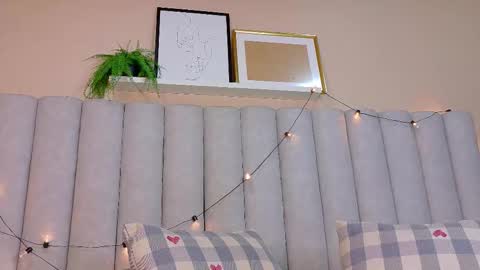 E M M A   online show from February 12, 2026, 4:18 am