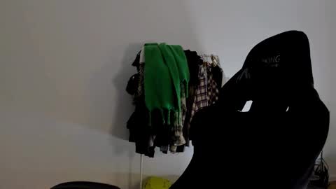 Snapshot of emmamon chatting on December 5, 2024, 8:00 pm Emma online show from December 5, 2024, 8:00 pm