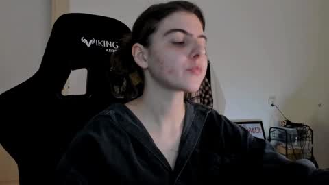 Snapshot of emmamon chatting on December 22, 2024, 2:06 pm Emma online show from December 22, 2024, 2:06 pm