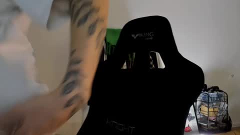 Snapshot of emmamon chatting on December 23, 2024, 7:30 pm Emma online show from December 23, 2024, 7:30 pm