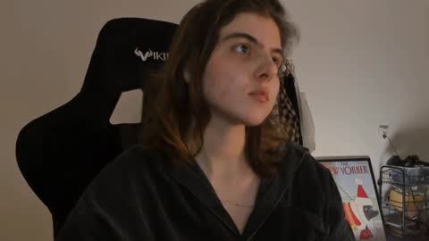 Snapshot of emmamon chatting on December 24, 2024, 7:33 pm Emma online show from December 24, 2024, 7:33 pm