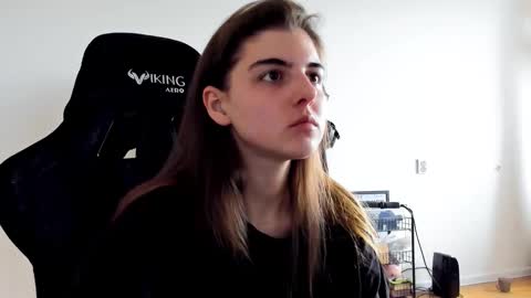 Snapshot of emmamon chatting on October 12, 2025, 10:14 am Emma online show from October 12, 2025, 10:14 am