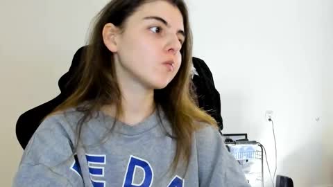 Snapshot of emmamon chatting on November 29, 2025, 12:08 pm Emma online show from November 29, 2025, 12:08 pm