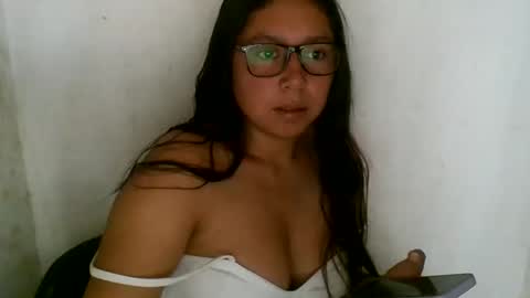 emmaortiz348067670331 online show from May 12, 2026, 7:44 pm