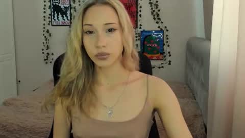 Snapshot of emmarayder chatting on June 25, 2026, 11:15 am Emma online show from June 25, 2026, 11:15 am