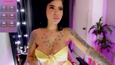 Emma Russell online show from November 21, 2025, 11:58 pm