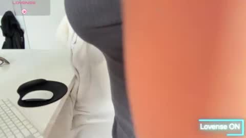 Emma Skyee online show from September 26, 2025, 1:26 pm