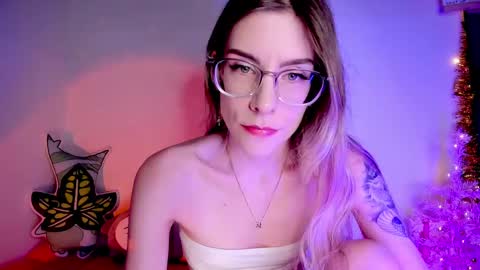 Snapshot of emmaterrestrial chatting on February 18, 2025, 1:22 pm RH-NEGATIVE GREEN-EYED BAELIEN online show from February 18, 2025, 1:22 pm