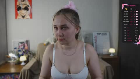 Mia online show from April 16, 2026, 9:39 pm