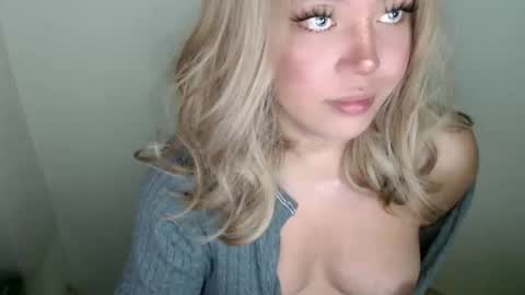 Snapshot of emmawatsoons chatting on September 20, 2025, 11:06 pm YourDreamGirl Emma  online show from September 20, 2025, 11:06 pm