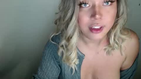 Snapshot of emmawatsoons chatting on September 22, 2025, 4:31 pm YourDreamGirl Emma  online show from September 22, 2025, 4:31 pm