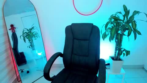 Snapshot of emmax_x chatting on December 29, 2024, 5:12 pm EMMA online show from December 29, 2024, 5:12 pm