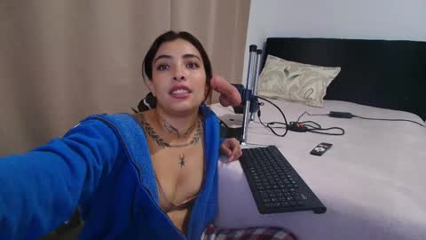 Snapshot of emmi_11 chatting on January 16, 2026, 1:09 am emmi_11 online show from January 16, 2026, 1:09 am