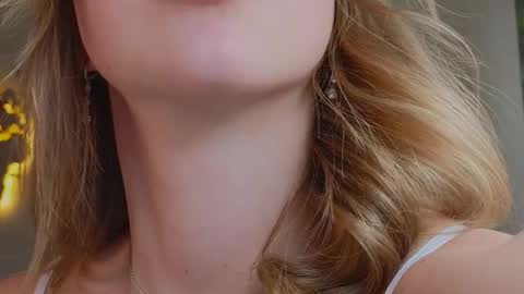 Snapshot of emmi_rosee chatting on February 14, 2025, 9:45 am Miss Emmi online show from February 14, 2025, 9:45 am