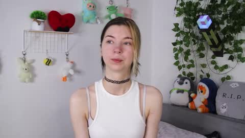 emmie_everly online show from November 14, 2025, 12:04 pm