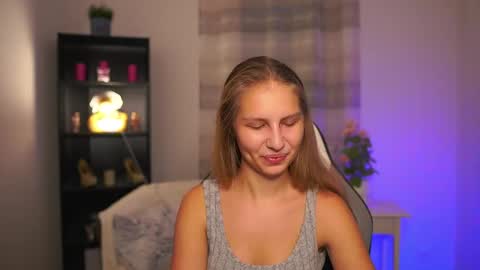 Emmie online show from December 18, 2025, 2:34 pm