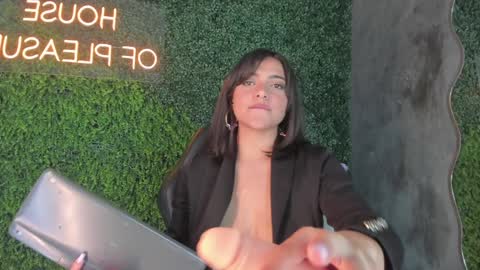 Snapshot of emmiily_z chatting on January 23, 2025, 2:02 am Emmiily online show from January 23, 2025, 2:02 am