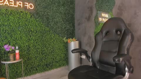 Snapshot of emmiily_z chatting on January 28, 2025, 2:00 am Emmiily online show from January 28, 2025, 2:00 am