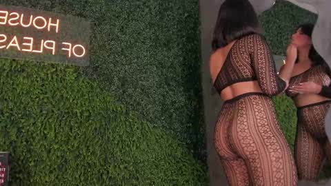 Snapshot of emmiily_z chatting on February 11, 2025, 2:03 am Emmiily online show from February 11, 2025, 2:03 am