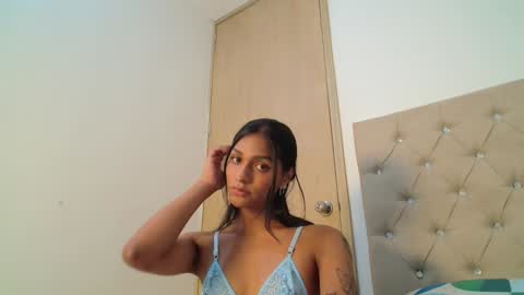 Snapshot of emmily_forever chatting on December 16, 2024, 11:50 pm emmily online show from December 16, 2024, 11:50 pm