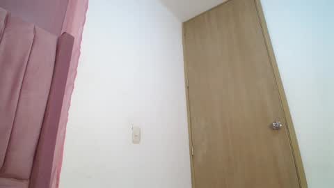 Snapshot of emmily_forever chatting on February 18, 2025, 6:26 am emmily online show from February 18, 2025, 6:26 am